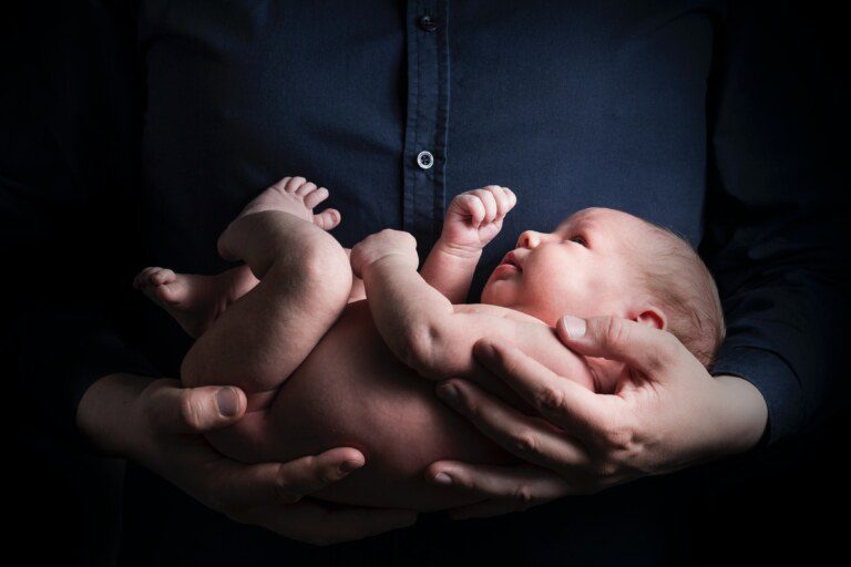 Bebê recém-nascido: cuidados essenciais nos primeiros dias