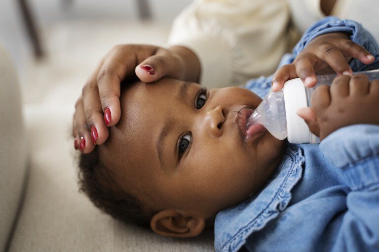 Como fazer lavagem nasal em bebê? Dicas Importantes